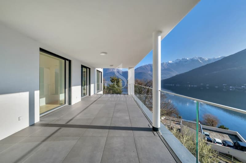 New Villa with Lake View (6)