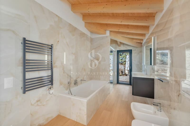 New Villa with Lake View (12)
