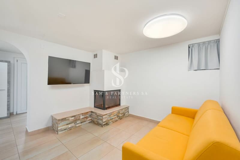 Moderna casa con piscina (19)