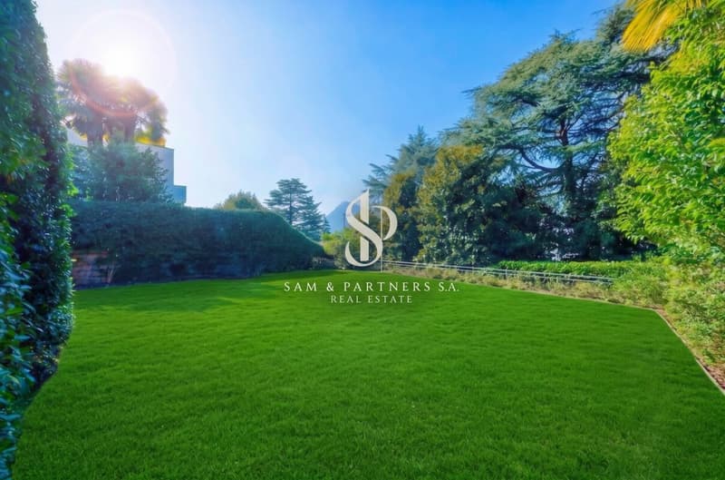 Villa mit Garten (1)