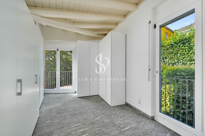 Villa contemporanea con giardino e potenziale di sviluppo (14)