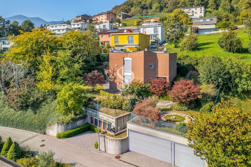 Villa contemporanea con giardino e potenziale di sviluppo (1)