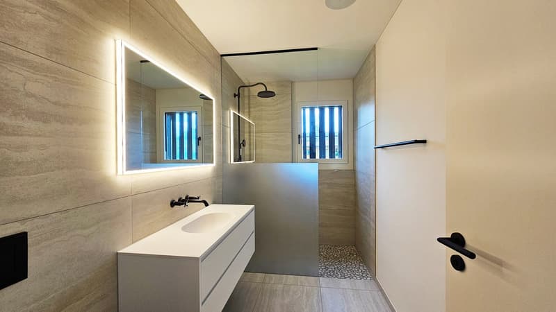 Modern 5.5-room apartment with direct lake view in Beckenried (5)
