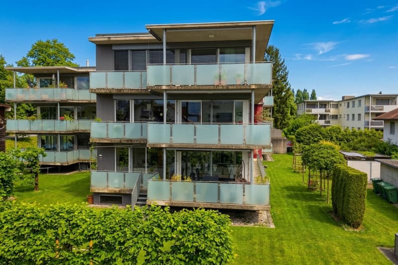 Newly valued apartment with open living concept, sunny terrace and direct garden access in a quiet location (9)