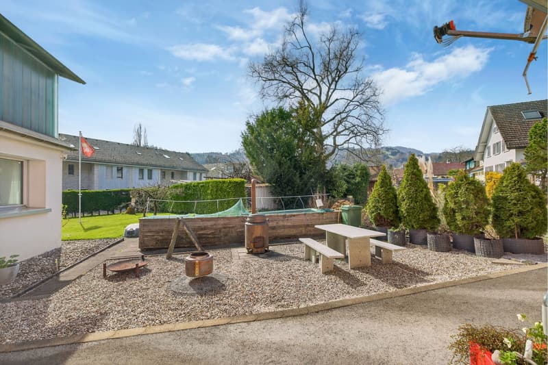 A home with heart and perspective: flexible use, development potential, and large garden (10)