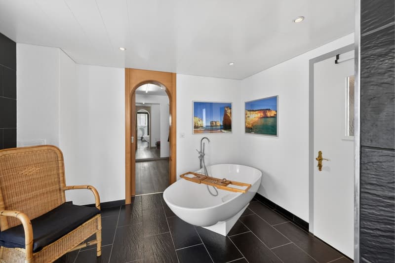A home with heart and perspective: flexible use, development potential, and large garden (6)
