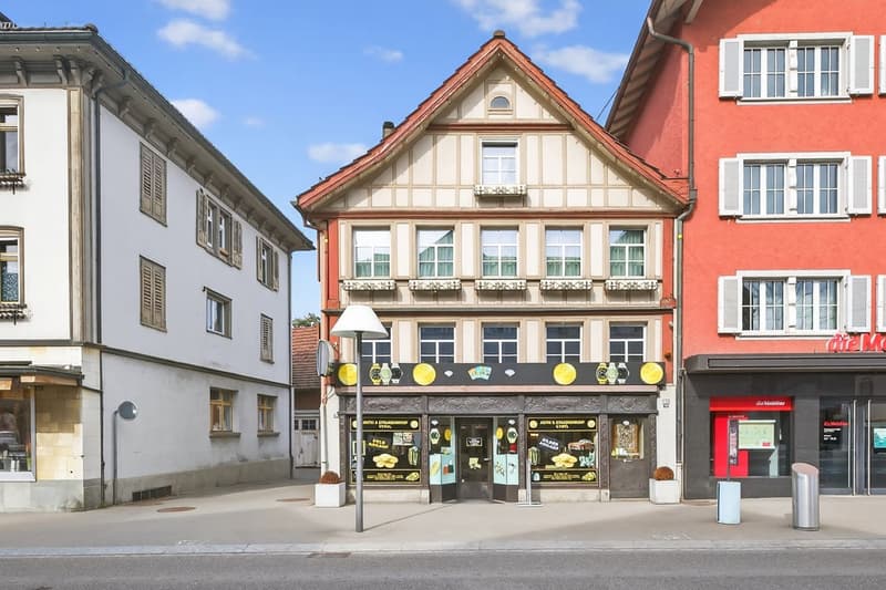 Attractive residential and commercial building in prime location (1)