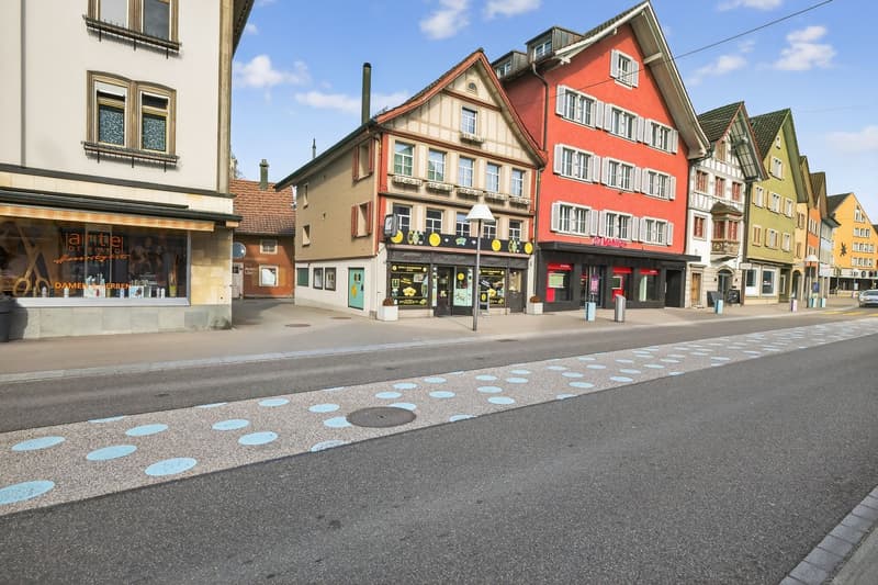 Attractive residential and commercial building in prime location (5)