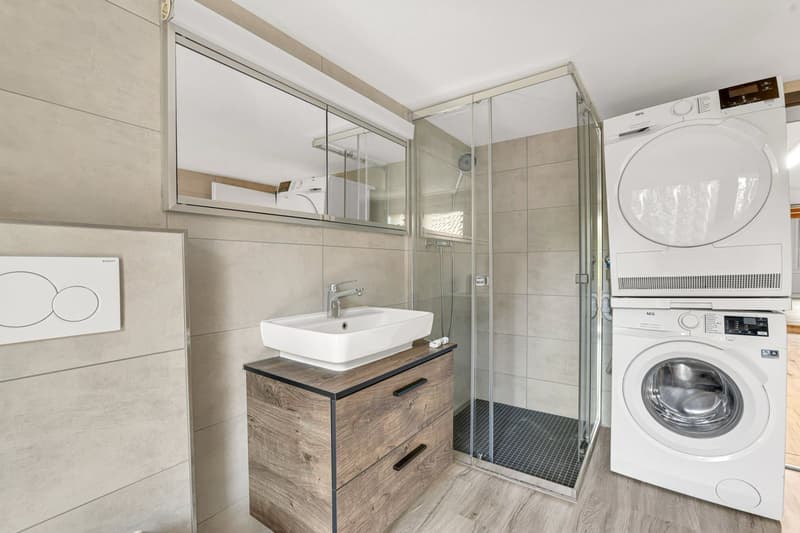 Attractive residential and commercial building in prime location (10)