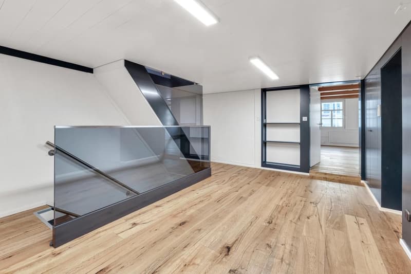 Attractive residential and commercial building in prime location (9)