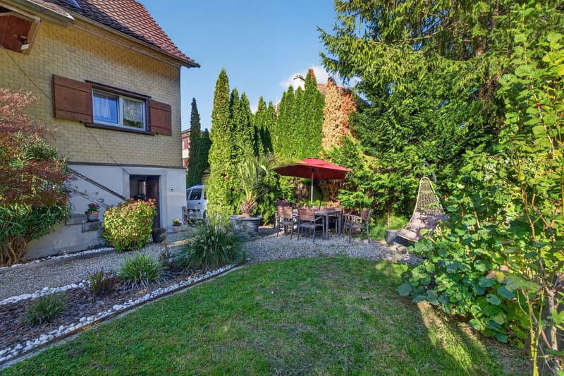 Einfamilienhaus mit Einliegerwohnung und Blick ins Grüne (2)