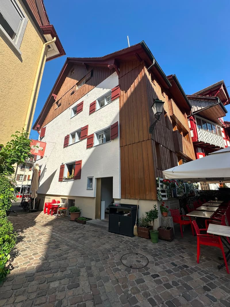 Charmante 1.5-Zimmer-Wohnung im historischen Herzen von Arbon (2)