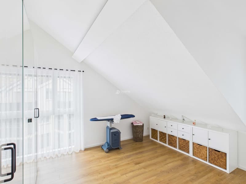 Maison de 3 familles, rénovée en 2021, avec 2 garages à Trimbach (5)