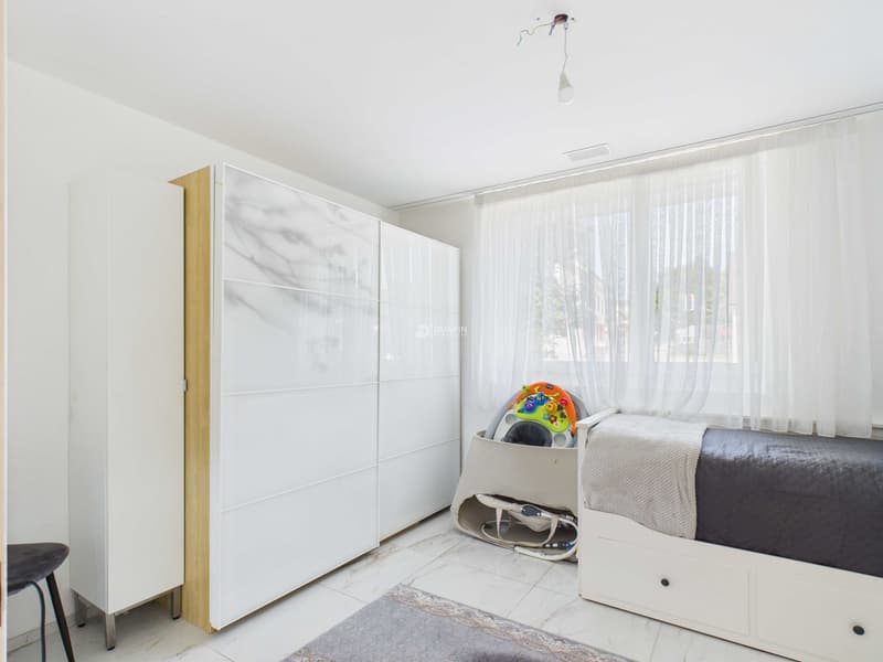 Appartement moderne 4.5 pièces avec balcon & 2 places de parking souterrain à vendre à Ottenbach (5)