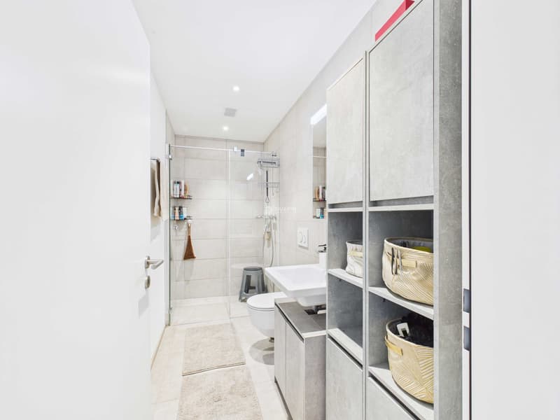 Appartement moderne 4.5 pièces avec balcon & 2 places de parking souterrain à vendre à Ottenbach (6)