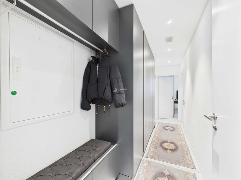 Appartement moderne 4.5 pièces avec balcon & 2 places de parking souterrain à vendre à Ottenbach (2)