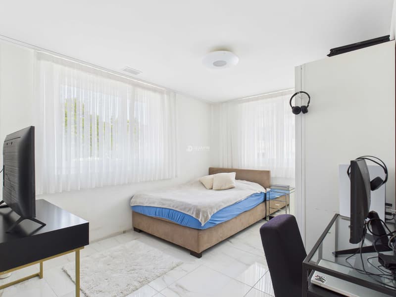 Appartement moderne 4.5 pièces avec balcon & 2 places de parking souterrain à vendre à Ottenbach (4)