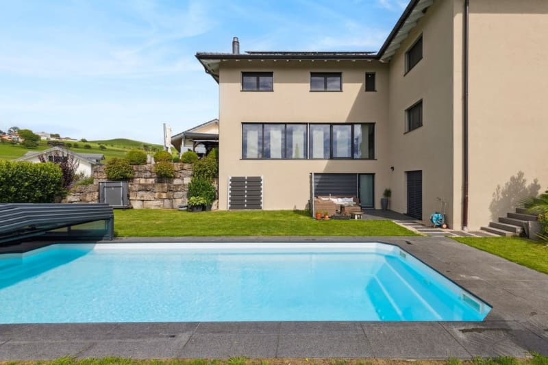 Espace extérieur avec piscine