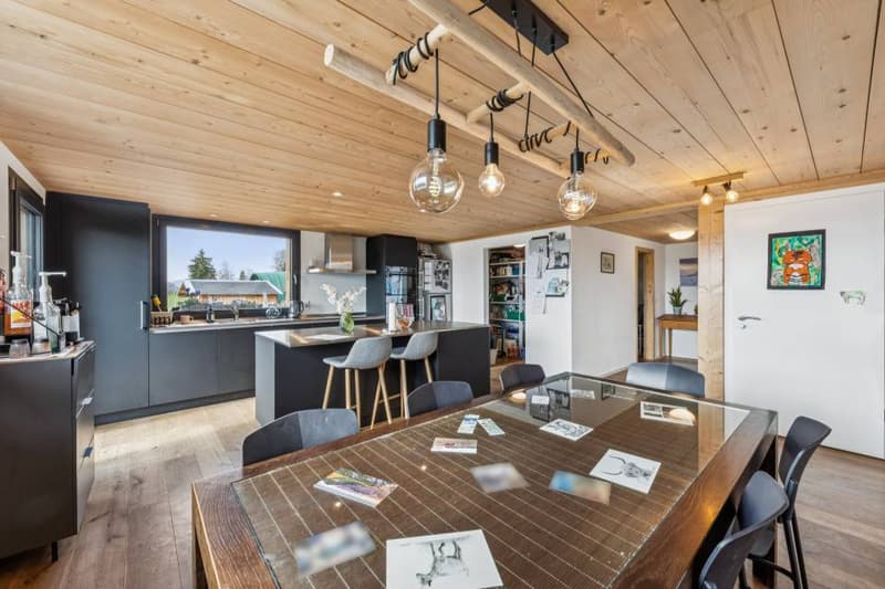 Beautifully renovated 8.5-room farmhouse with building land (5)