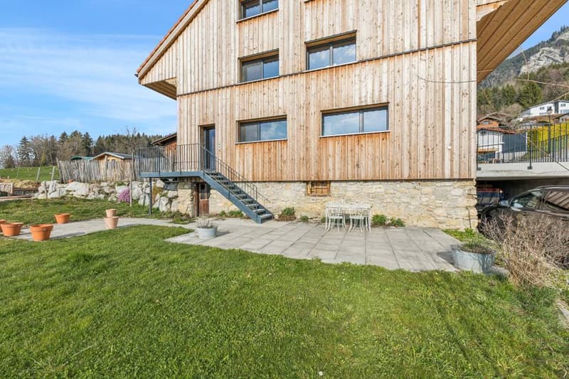 Beautifully renovated 8.5-room farmhouse with building land (9)