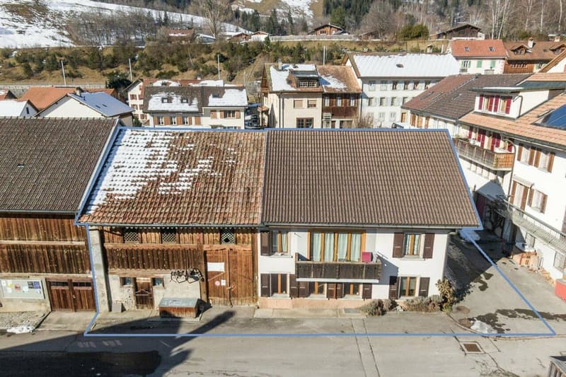 Gebäude mit zwei Wohnungen und Entwicklungspotenzial (11)