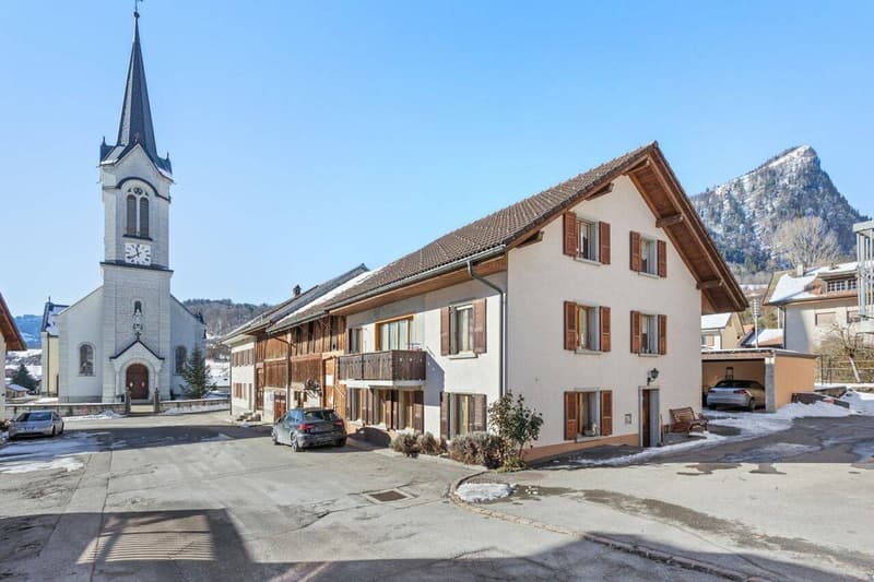 Gebäude mit zwei Wohnungen und Entwicklungspotenzial (6)