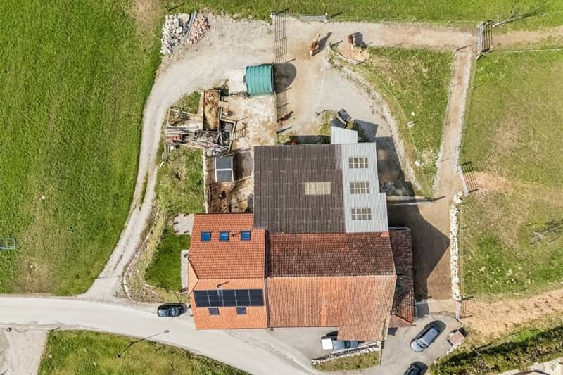 Terreno edificabile di 2'198m2 con fattoria ristrutturata (3)