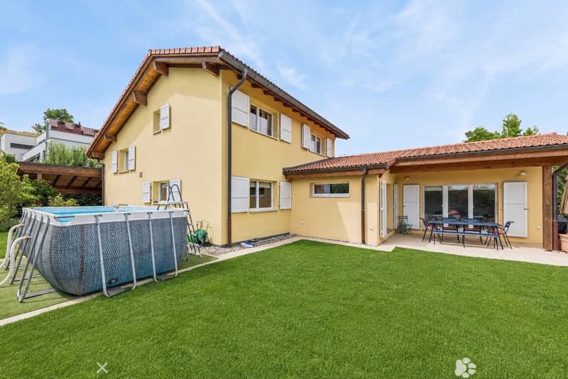 Einzelvilla mit freier Sicht (2)