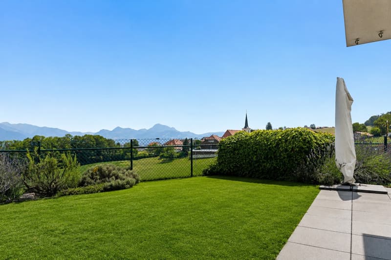 Spacieux jardin avec vue sur le Moléson et le Lac de la Gruyère