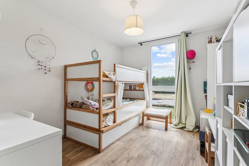 Chambre enfant avec armoire murale