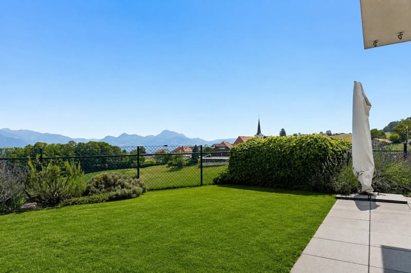 Spacieux jardin avec vue sur le Moléson et le Lac de la Gruyère