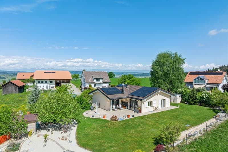 Villa en bordure de zone agricole avec vaste jardin et vue dégagée (2)