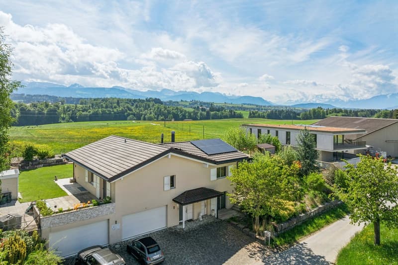 Contemporary villa of high standard with large garden and open view (3)