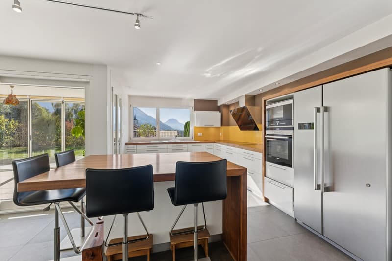 Cuisine ouverte avec vue sur Le Moléson