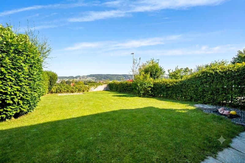 Grosser privater Garten mit Weitsicht