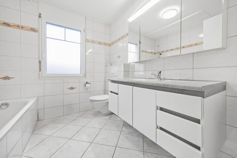 Badezimmer mit Badewanne