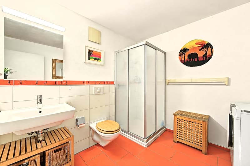 Badezimmer mit DU WC und Waschturm