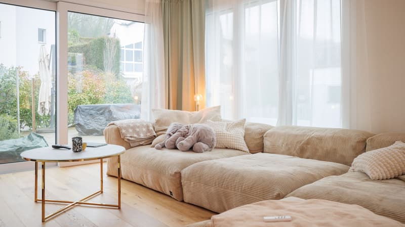 Upscale 5.5-room attic apartment with terrace in Killwangen (5)