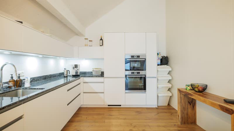 Upscale 5.5-room attic apartment with terrace in Killwangen (4)
