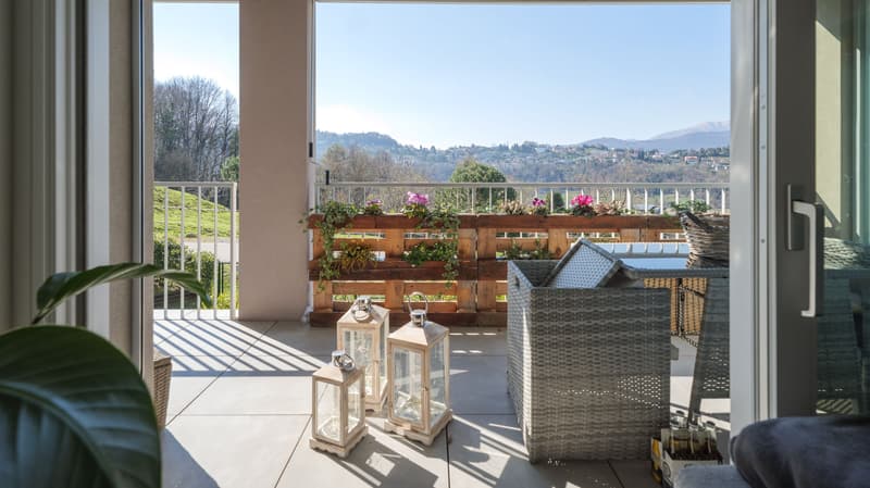 Praktische 2.5-Zimmer-Wohnung mit schöner Aussicht in Pazzallo (2)