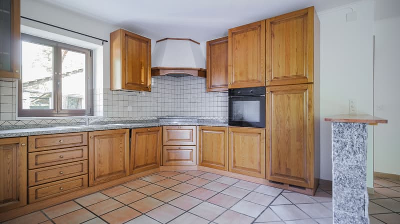 Résidence avec 5 appartements et belle vue à Claro (5)