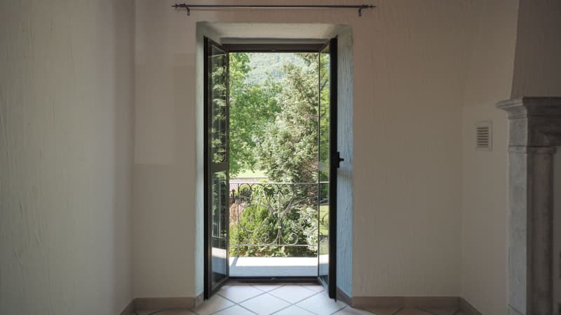 Résidence avec 5 appartements et belle vue à Claro (7)