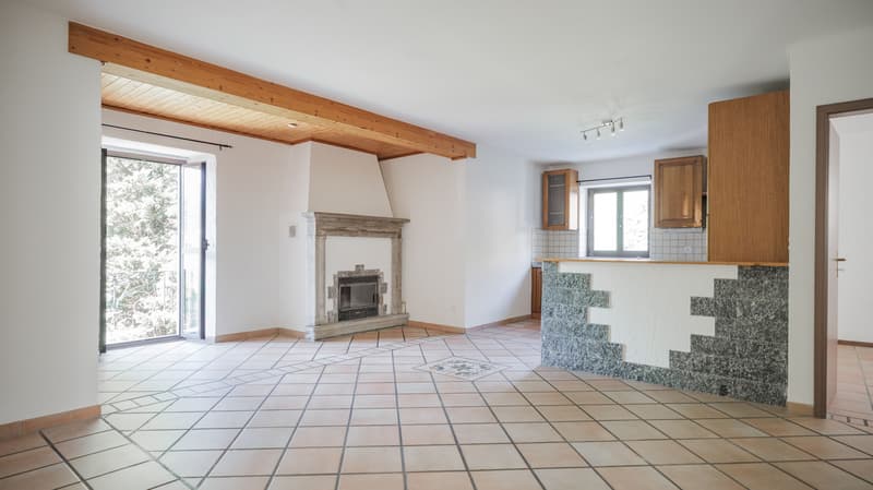 Résidence avec 5 appartements et belle vue à Claro (3)
