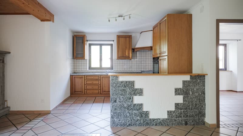 Résidence avec 5 appartements et belle vue à Claro (4)