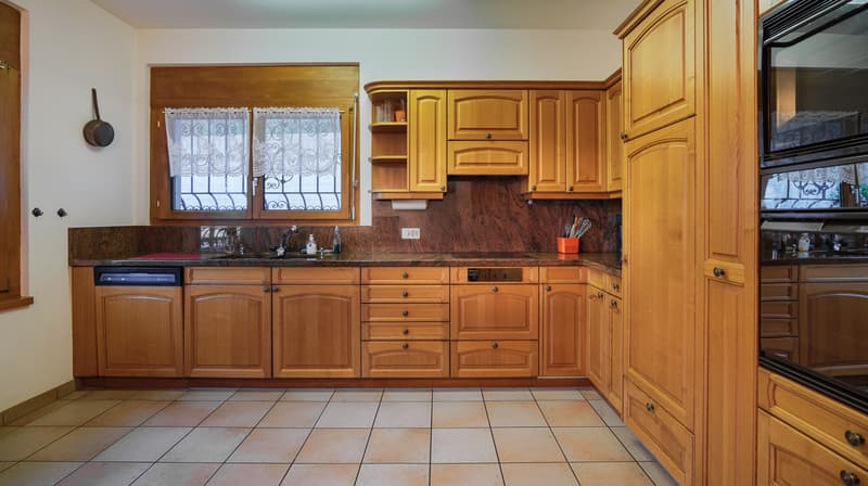 Schönes Ferienhaus mit 5.5 Zimmern in Collina d'Oro (8)