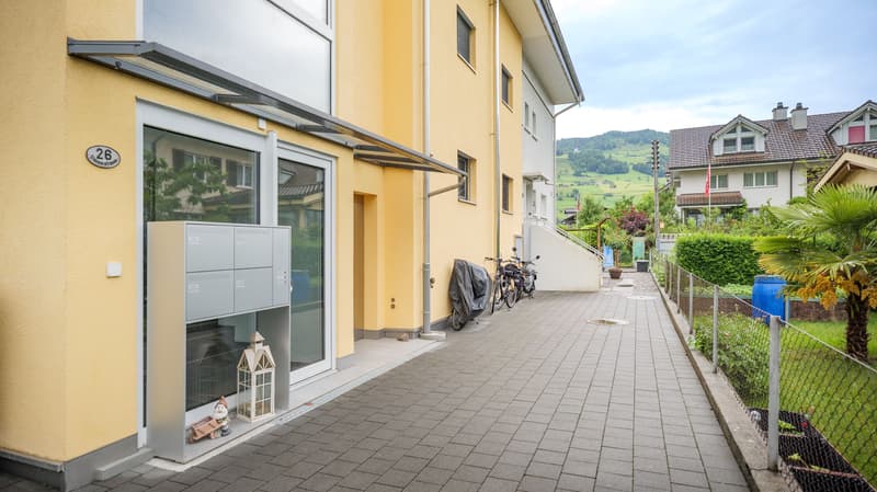 Modern multi-family house with three 3.5-room apartments in Buochs (2)