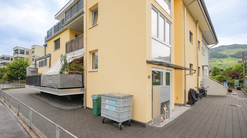 Modern multi-family house with three 3.5-room apartments in Buochs (3)