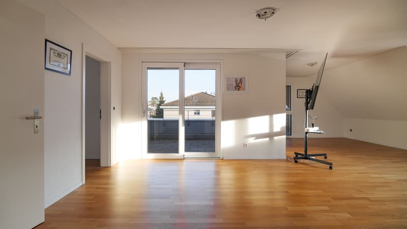 Helle 4.5-Zimmer-Wohnung in Oberweningen (4)