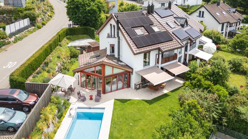 Spacious 6.5-room house with pool in Remetschwil (1)