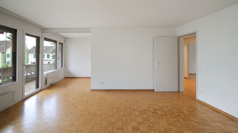 Bel appartement de 4,5 pièces, lumineux, dans un excellent emplacement à Riehen (3)